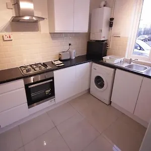 Double Near Canary Wharf 28 , London United Kingdom